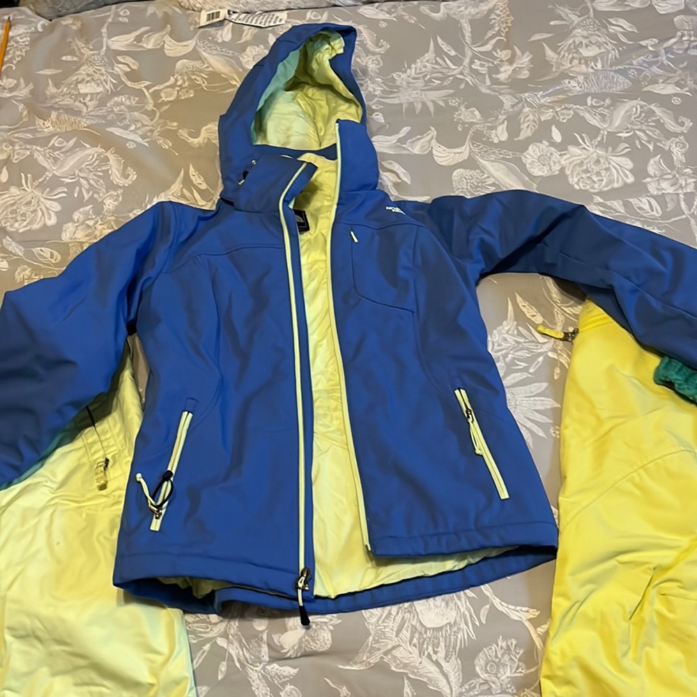 Woman’s sml snowboard jacket 2 pants xs Northface and Sml burton & matching hat